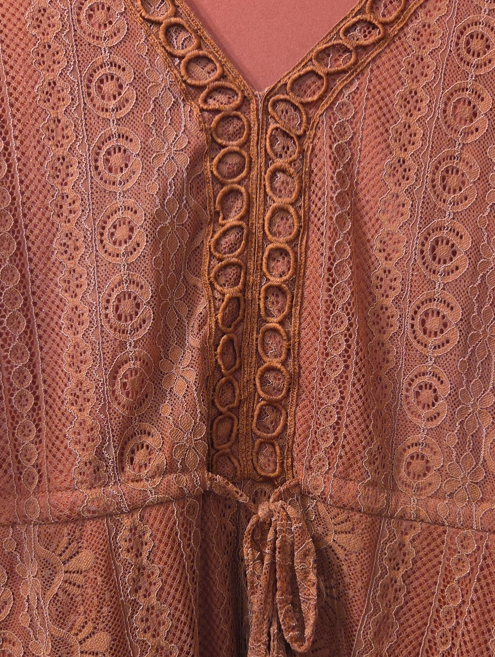 BloomChic Russet Lace V-Neck Peplum Drawstring Top, Size XL-14-16 - Picture 5 of 12